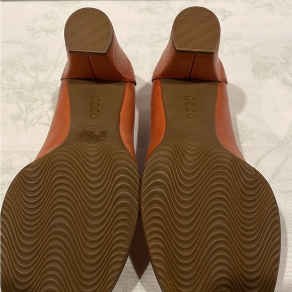 Ecco Chic Brown Leather Heels. New without box - Picture 3 of 3